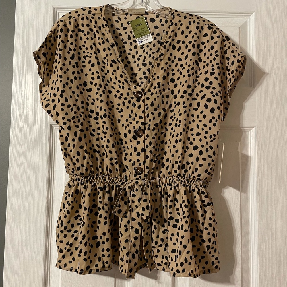NWT V-Neck, tie front blouse.